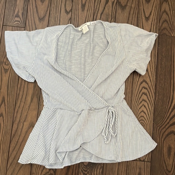 Blue striped frilly summer blouse! From Caution to the wind! - Picture 5 of 5